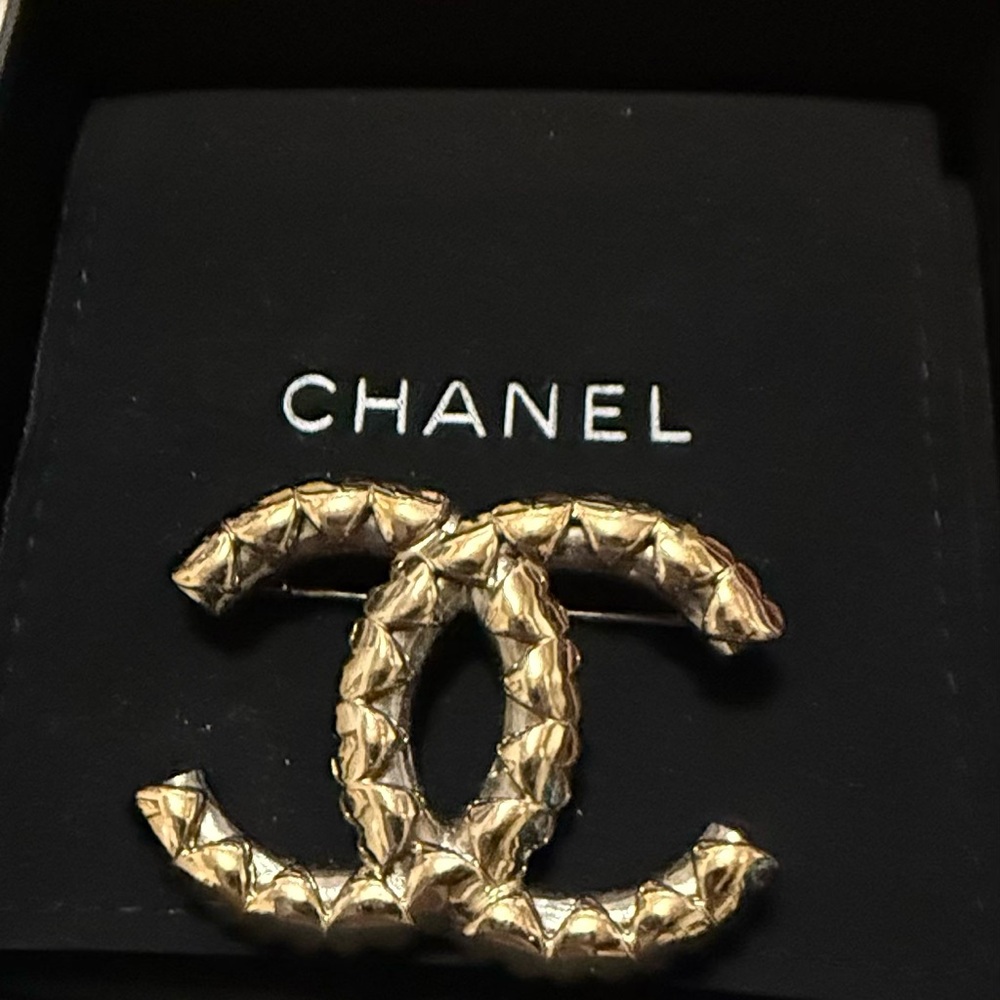 CHANEL Textured Gold Brooch